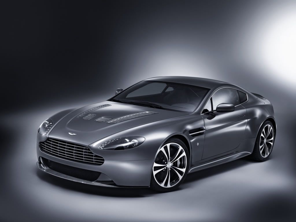 aston-martin-v12-vantage-1.jpg