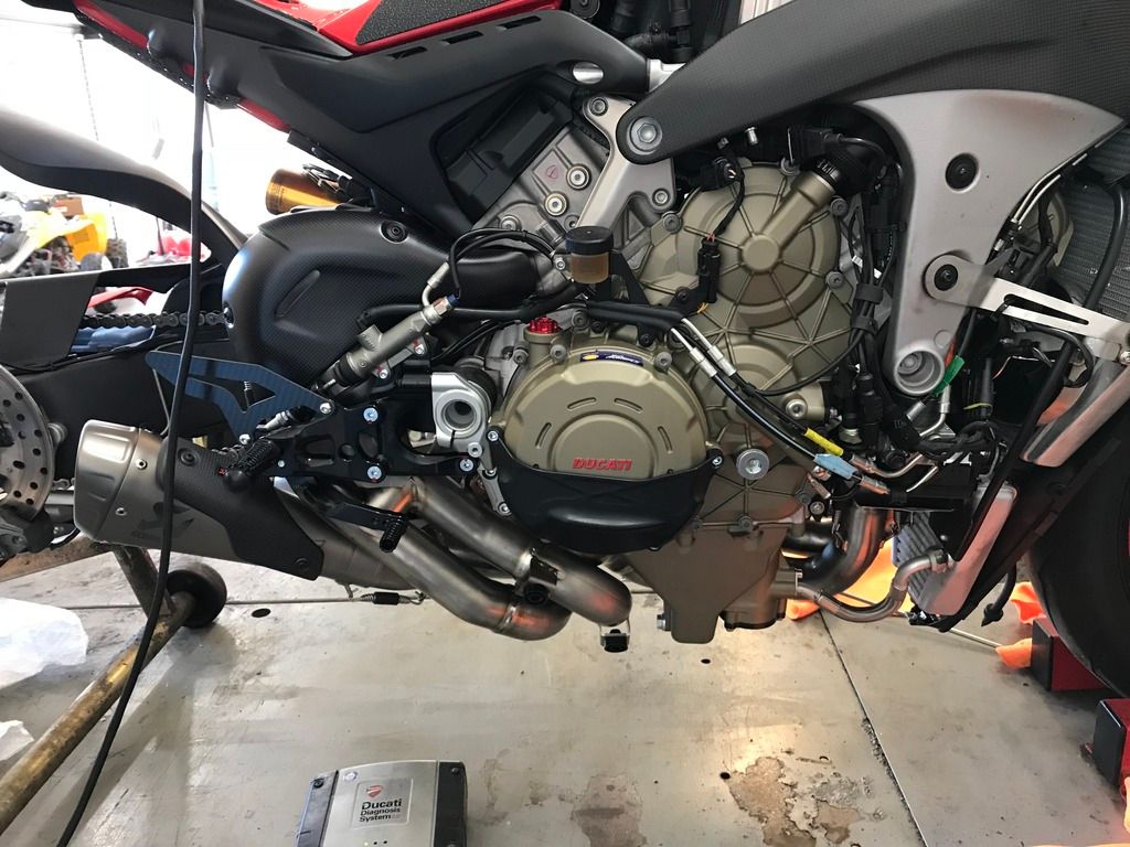 ducati panigale v4 akrapovic exhaust